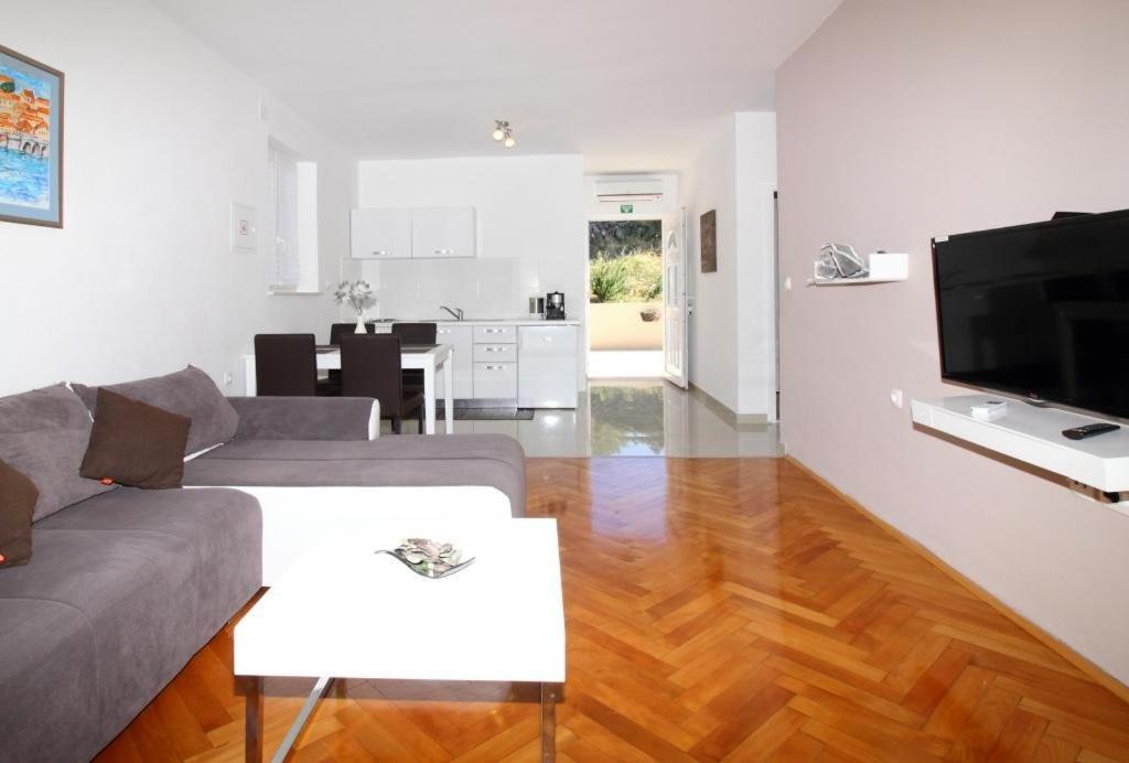 Apartments Dubreta ツァヴタット エクステリア 写真