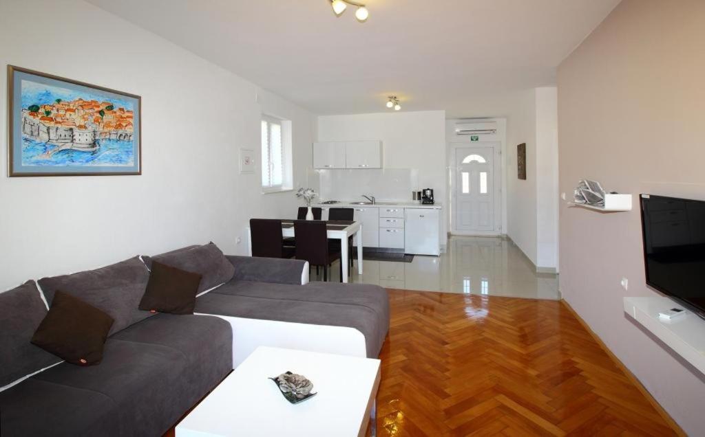 Apartments Dubreta ツァヴタット エクステリア 写真