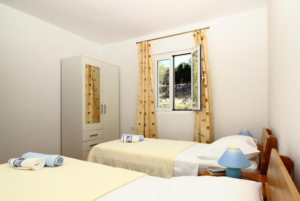 Apartments Dubreta ツァヴタット エクステリア 写真