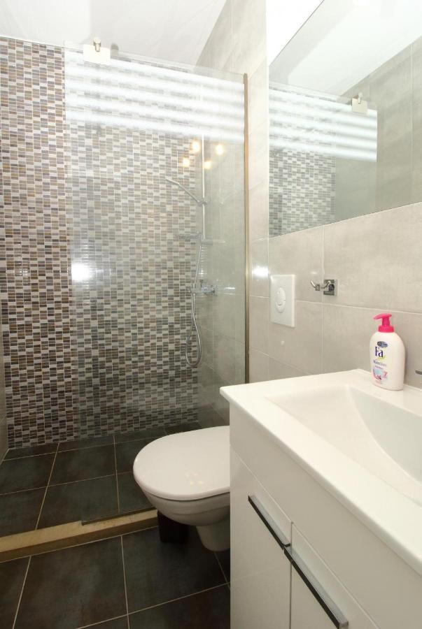 Apartments Dubreta ツァヴタット エクステリア 写真