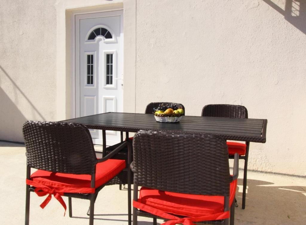 Apartments Dubreta ツァヴタット エクステリア 写真