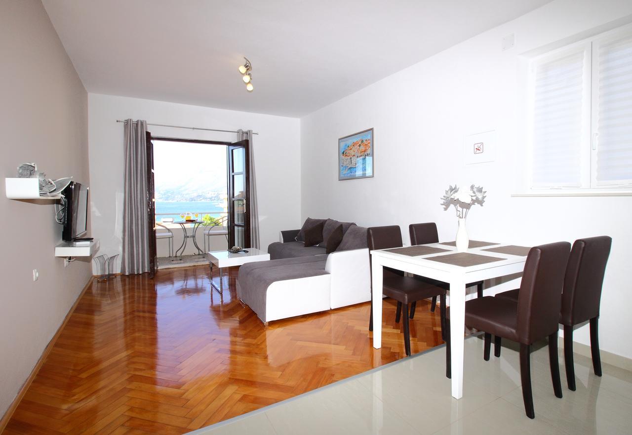 Apartments Dubreta ツァヴタット エクステリア 写真